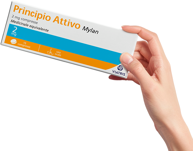 Confezione di farmaco equivalente Mylan 2 mg, medicinale generico sicuro ed efficace di Viatris, tenuto in mano su sfondo blu.